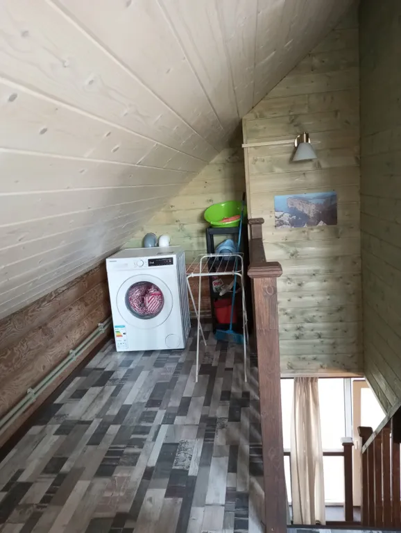 Дом с беседкой на берегу водохранилища