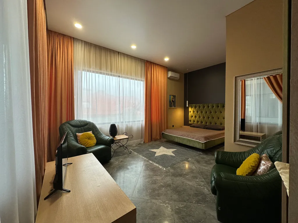 Дом с бассейном