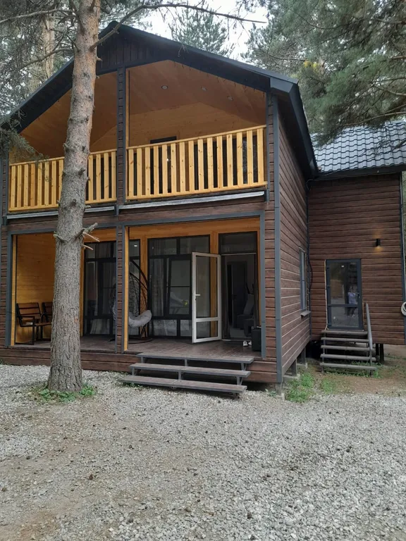 Коттедж с отдельной территорией