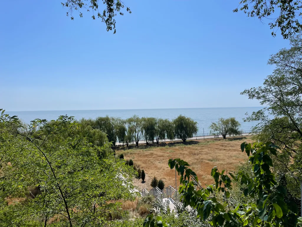 Частный сектор рядом с морем