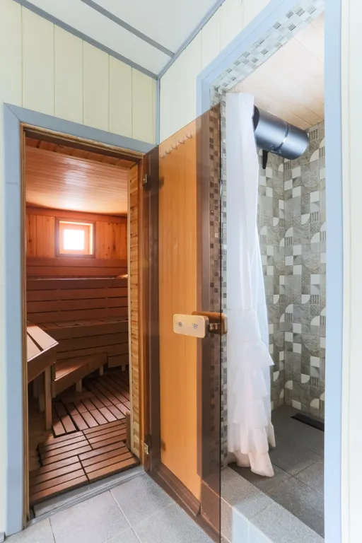 Коттедж Апартамент в стиле Pop-art с видом на бассейн — Пеники