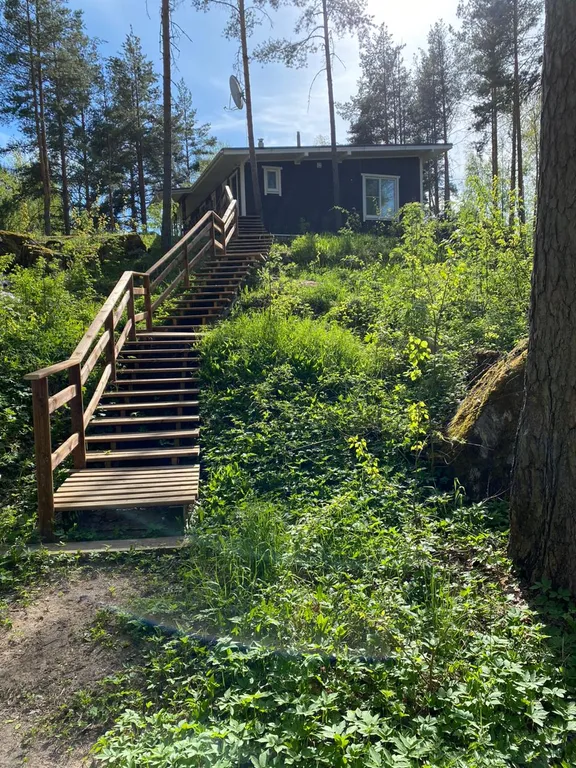 Загородный дом с видом на озеро