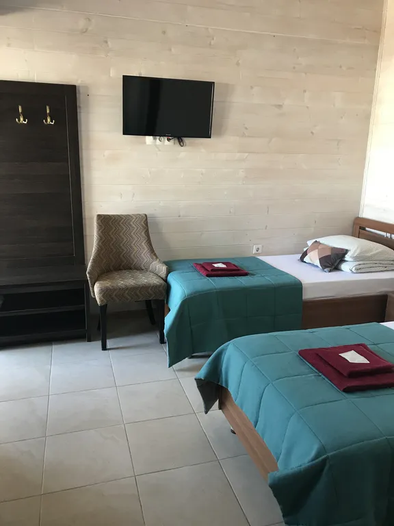 Четырёхместный номер, с видом во двор