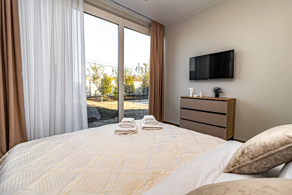 Уютный дом с теплым бассейном