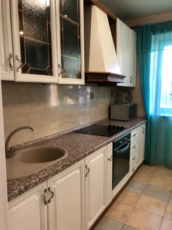 Уютная двушка в хорошем доме возле ЦУМа, рядом с Новогодней Елкой