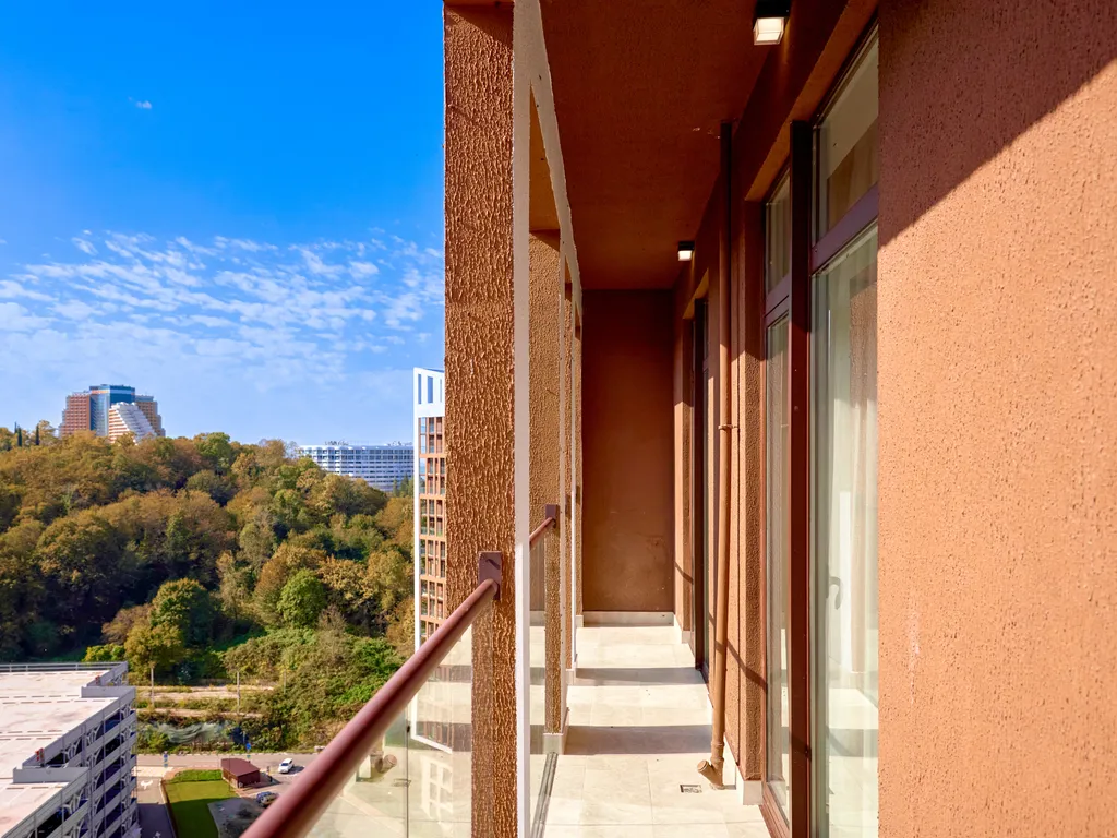 Современная, новая квартира с видом на горы