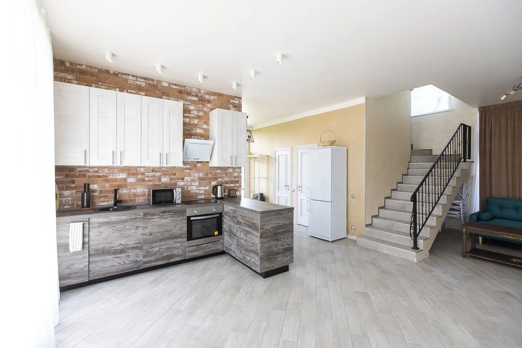 8-комнатный Дом