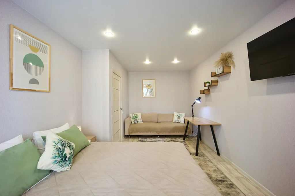 Семейный отдых в тишине: новый дом, безопасный двор и уютная квартира