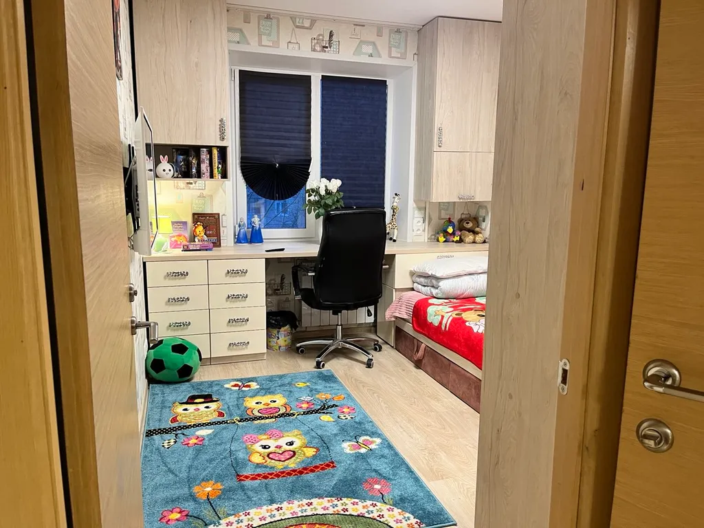 Большая тёплая уютная квартира с тремя отдельными комнатами и лоджией