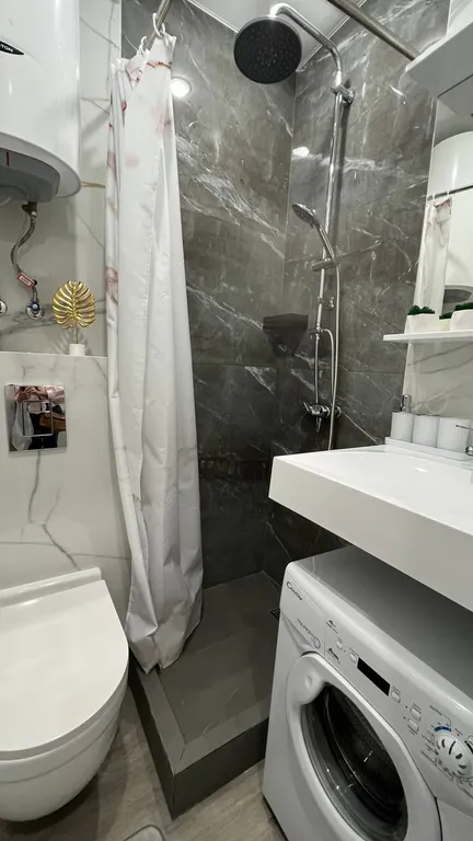 Студия для двоих с панорамным окном