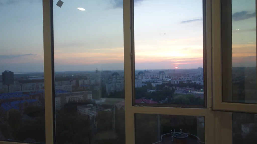 Красивый панорамный вид на закат с 23 этажа