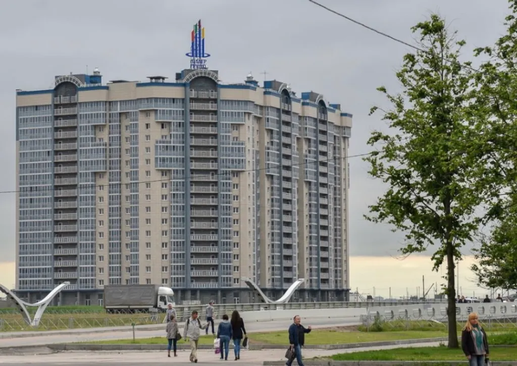 Квартира-студия с подвесным креслом на лоджии