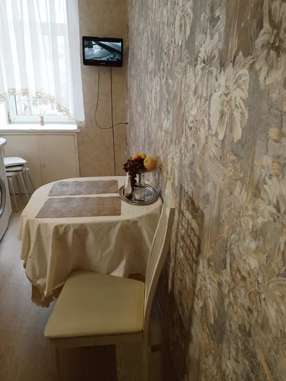 Чистая уютная с высокими потолками квартира