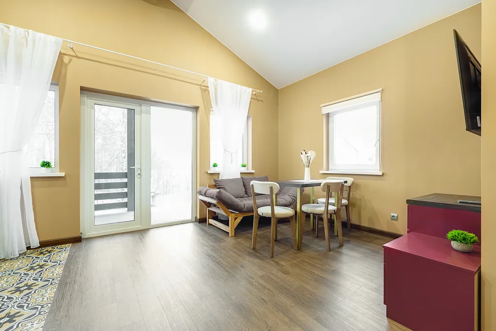 Дом с террасой на берегу Отрадного озера