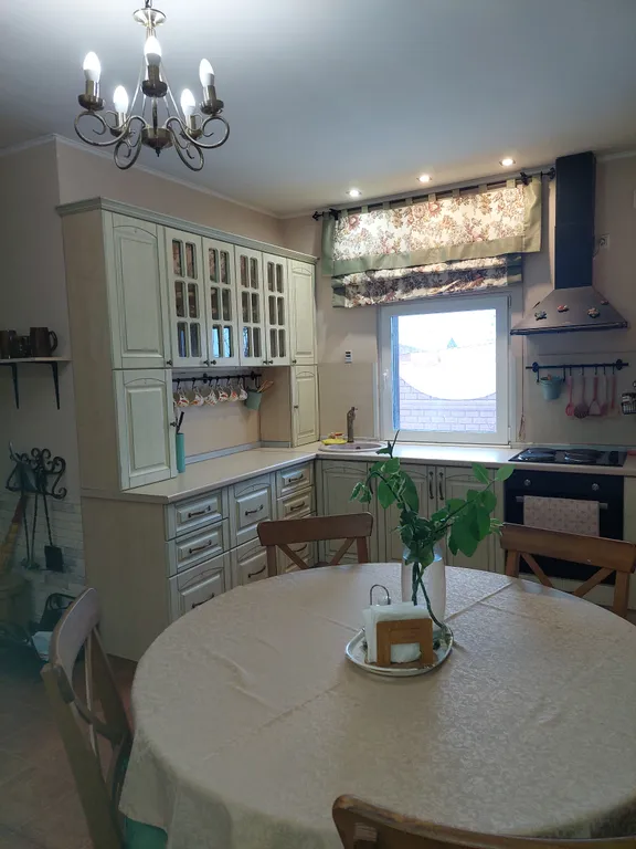 Уютный дом на берегу реки