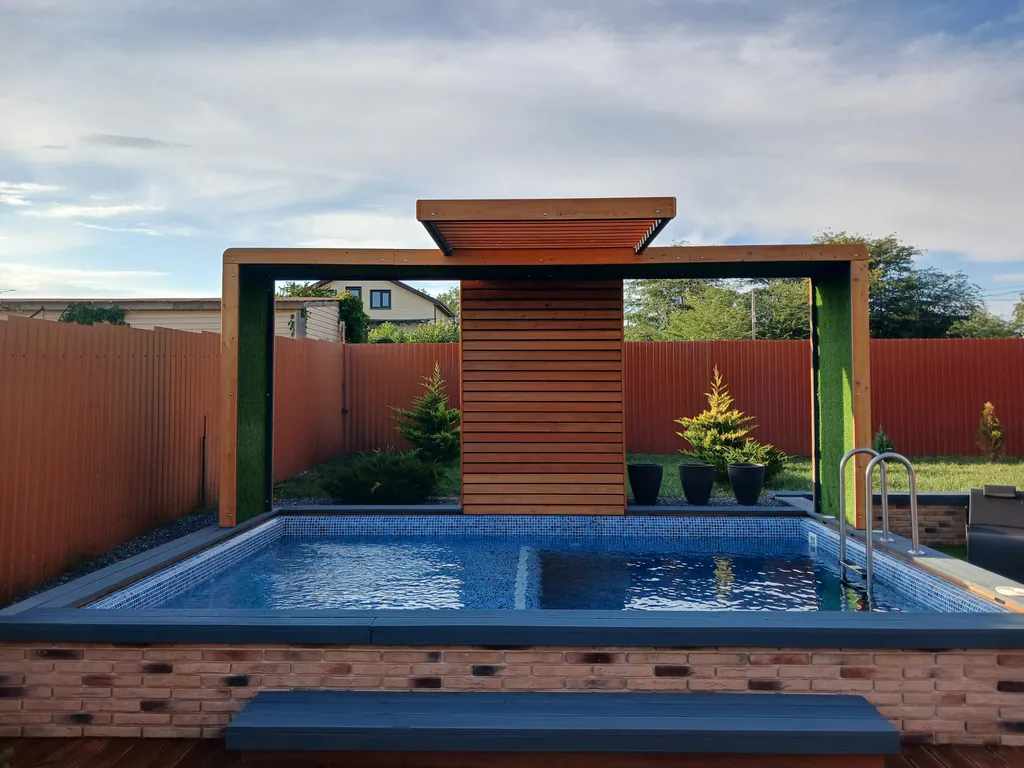 Дом с бассейном