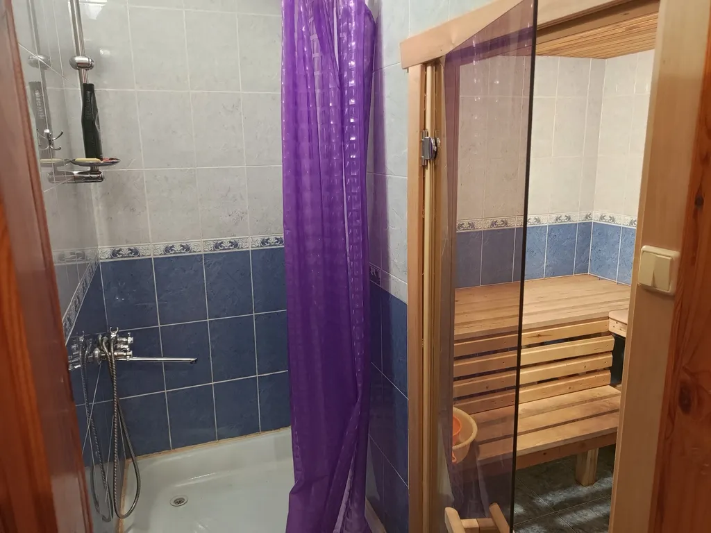 Добротный дом в тихом месте