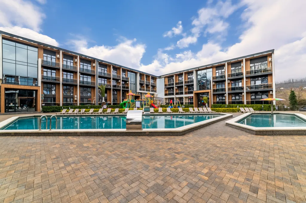 Двухуровневый апартамент около моря с бассейном в ЖК Морской квартал