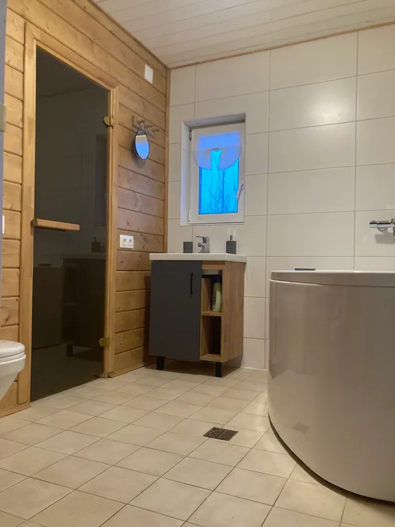 Уютный дом у залива