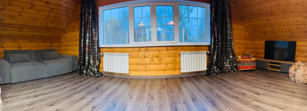 Дом с сауной и тёплым бассейном у пруда