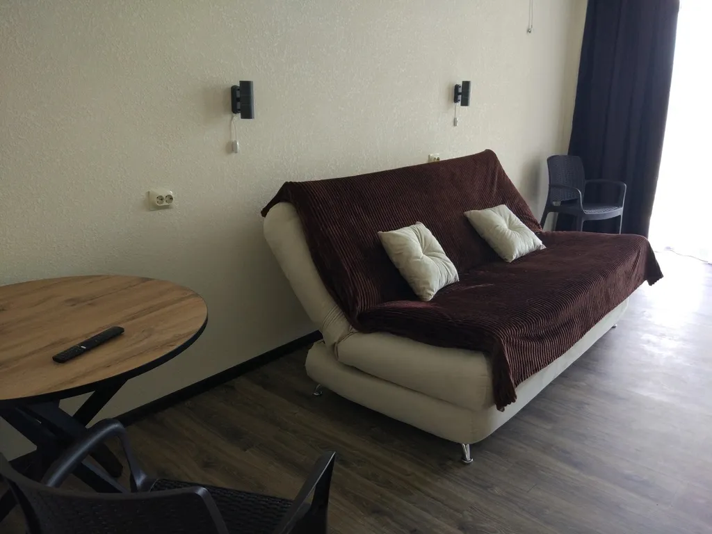 Двухкомнатный люкс с видом на горы.