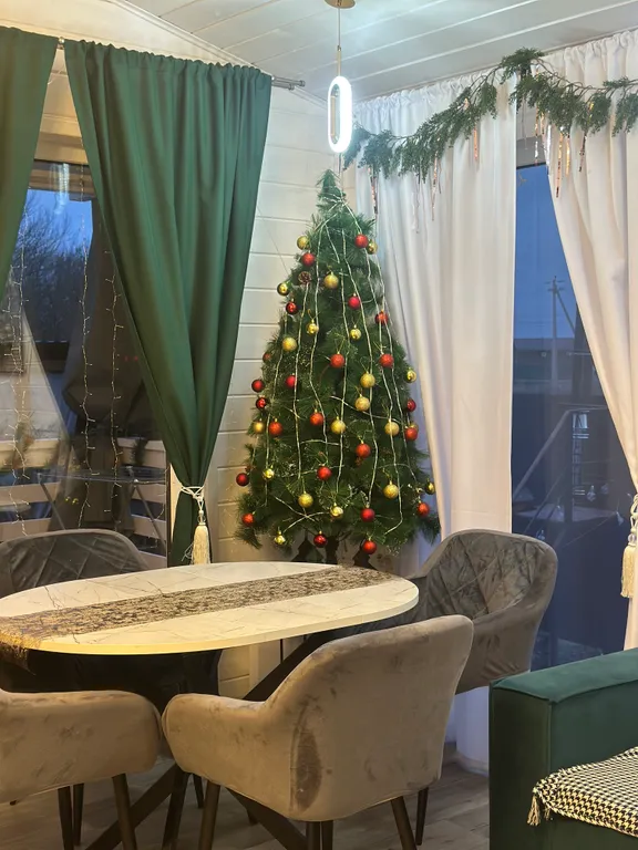 Домик у реки: банный чан, костёр, беседка с мангалом