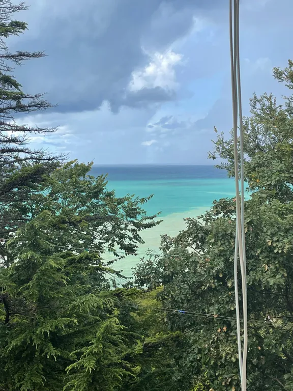 Солнечная квартира в доме на море