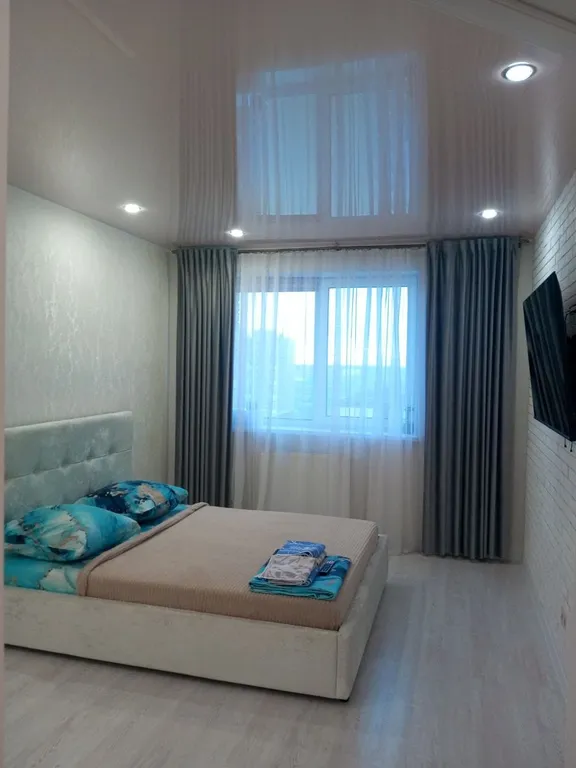 Современная Однокомнатная квартира в районе ЖД — аренда посуточно в Сургут