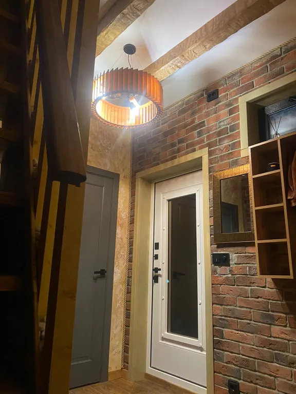 Архитектурный дом A-freim с безграничным окружением природы и речки