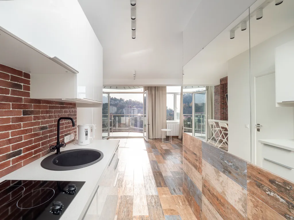 Квартира в Сочи с балконом, ровное место, вид на море, центр Хосты