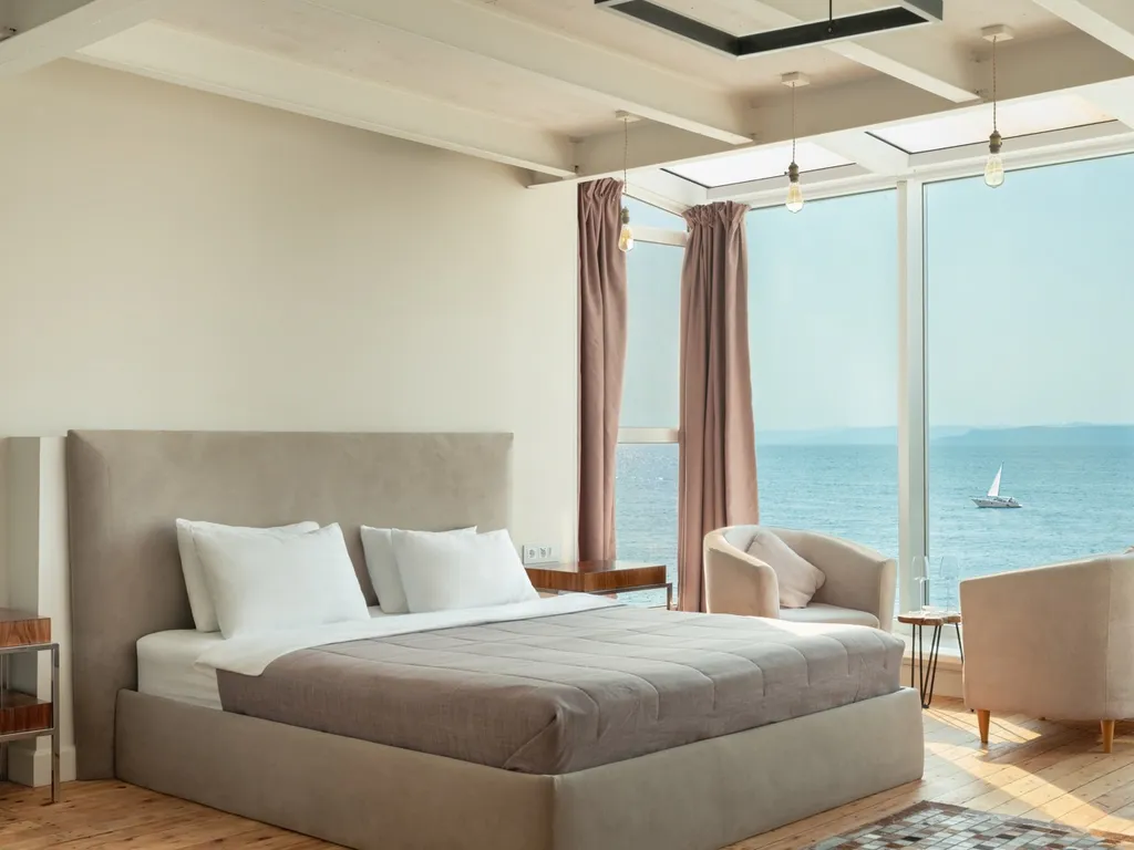 Квартира с джакузи, камином и панорамным видом на море