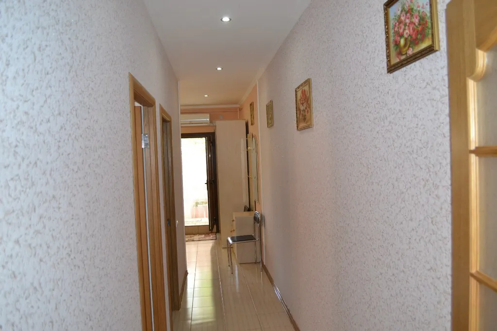 Двухкомнатный дом в санаторной зоне Евпатории