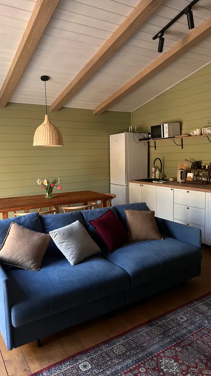 Домик в горах на берегу горной речки