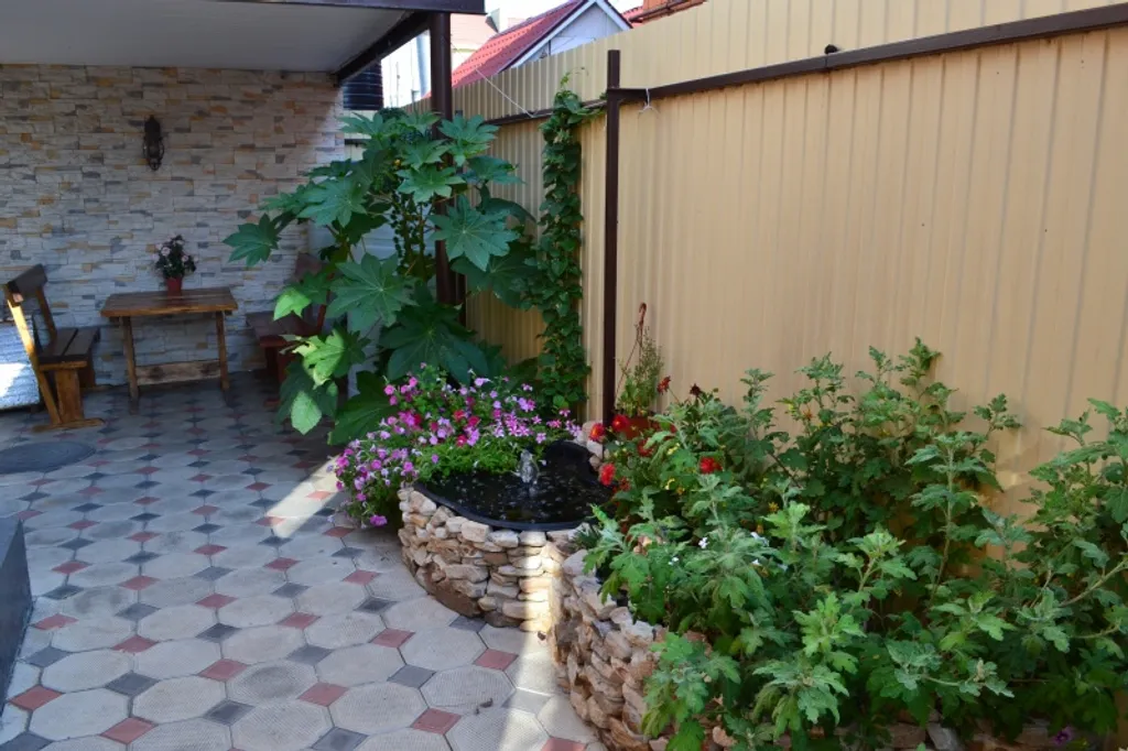 Коттедж Двухкомнатный дом, в 2 минутах до моря пешком — Ейск