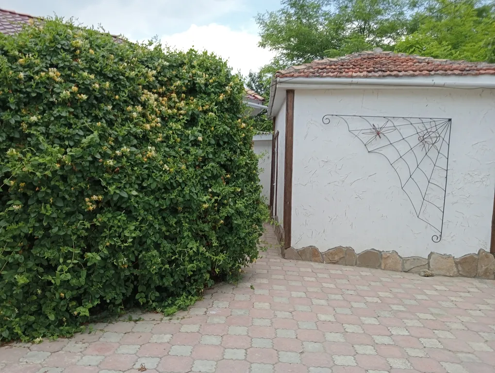 Отдельный трехместый домик с кухней -беседкой