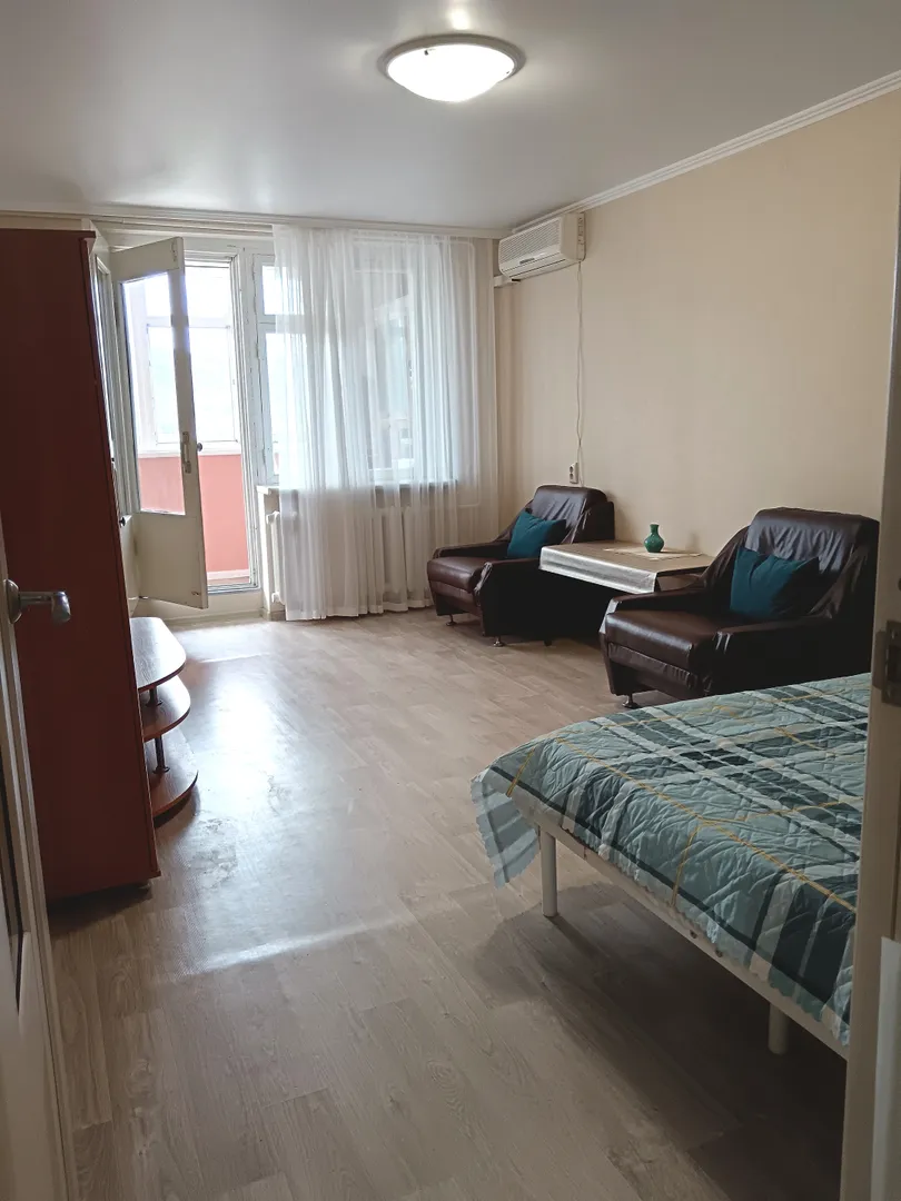 Двухспальная кровать 1,6*2, кресла раскладные 2шт. Телевизор, кондиционер.