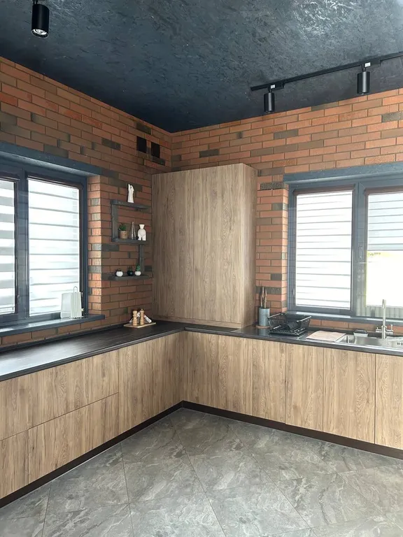 Частный дом с футбольным полем