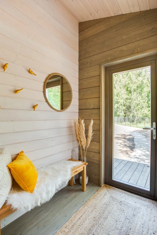 Дом с баней и чаном у воды и леса бохо