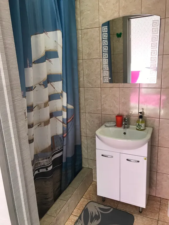 Коттедж Апартаменты с балконом в частном доме у бассейна — Адлер