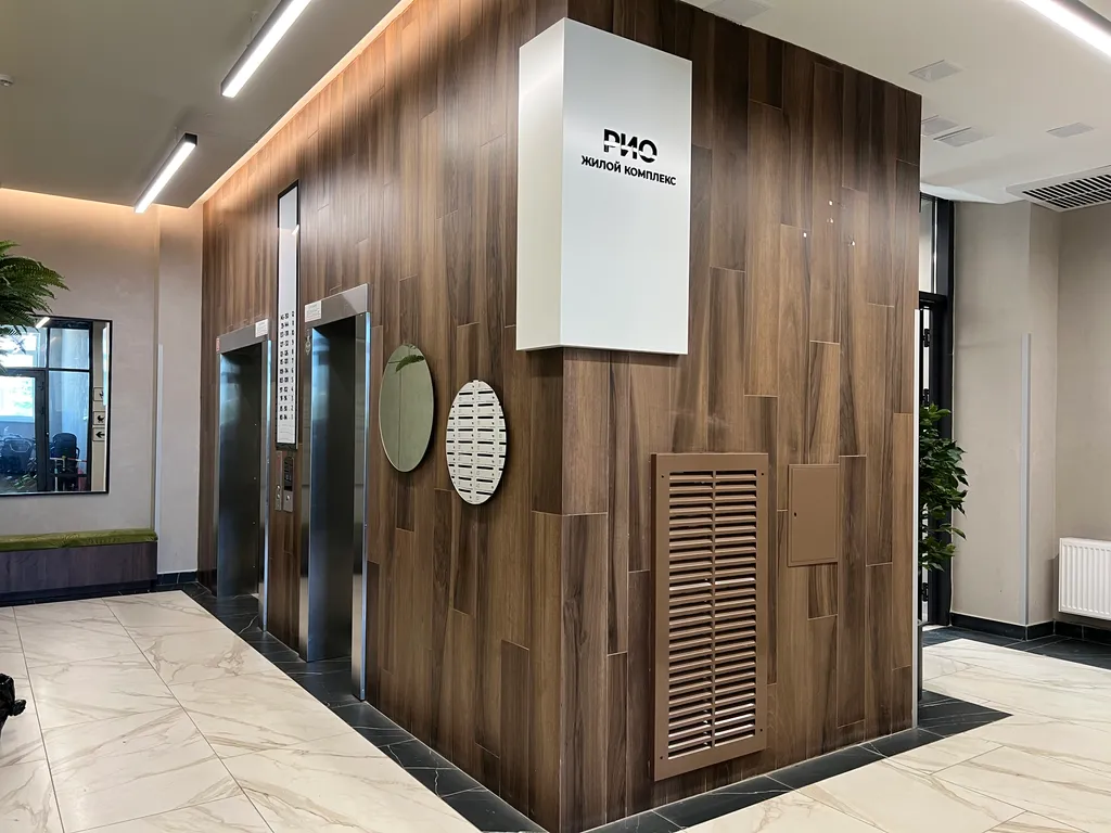 Просторная студия с лоджией и видом на город