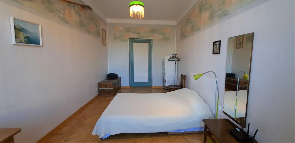 Просторная комната в винтажной квартире