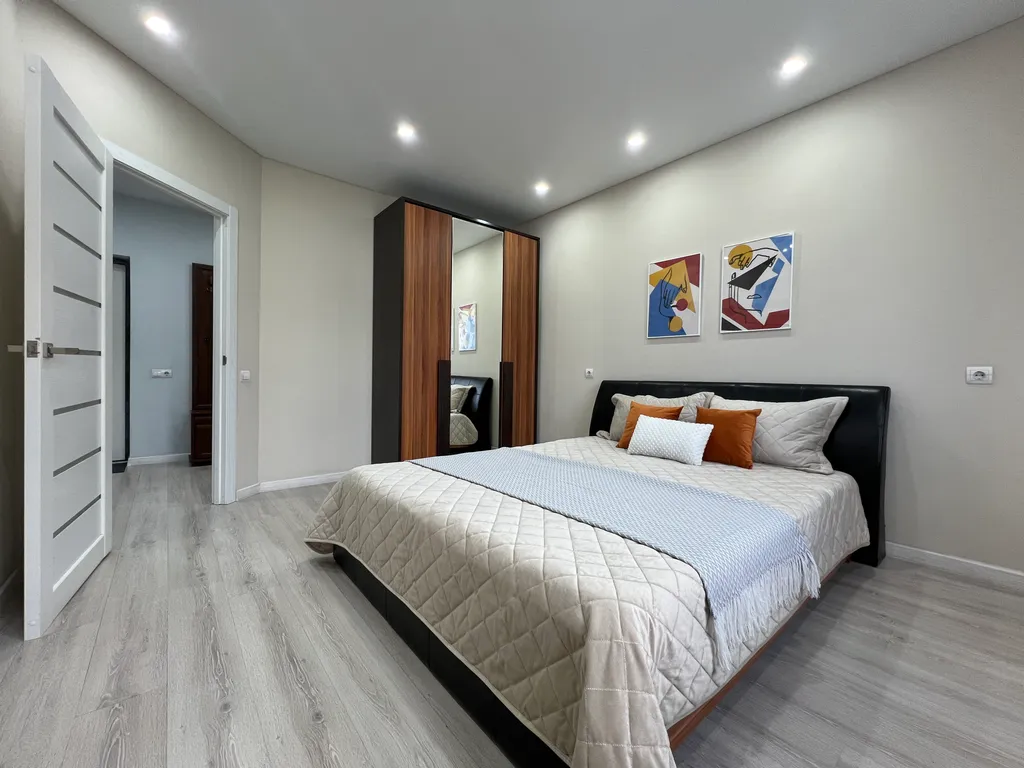 Просторная 2-к квартира в центре. Не берем оплату за финальную уборку