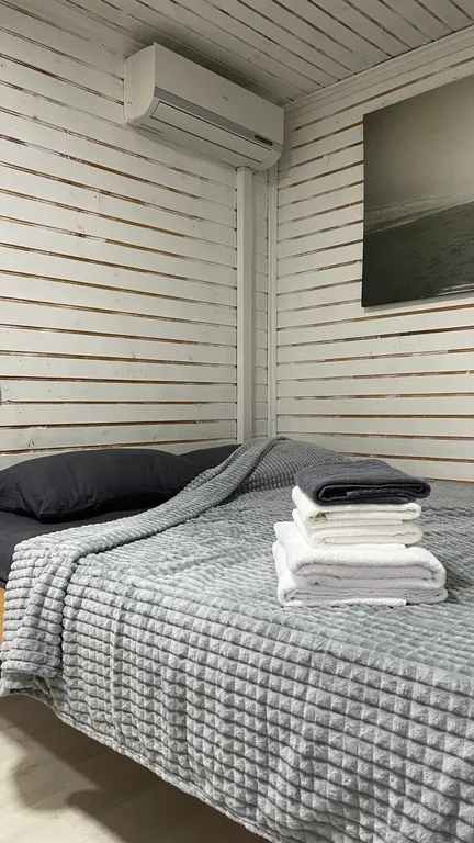 Квартира Квартира Трехместный номер с 1 двуспальной и 1 односпальной кроватями — Геленджик