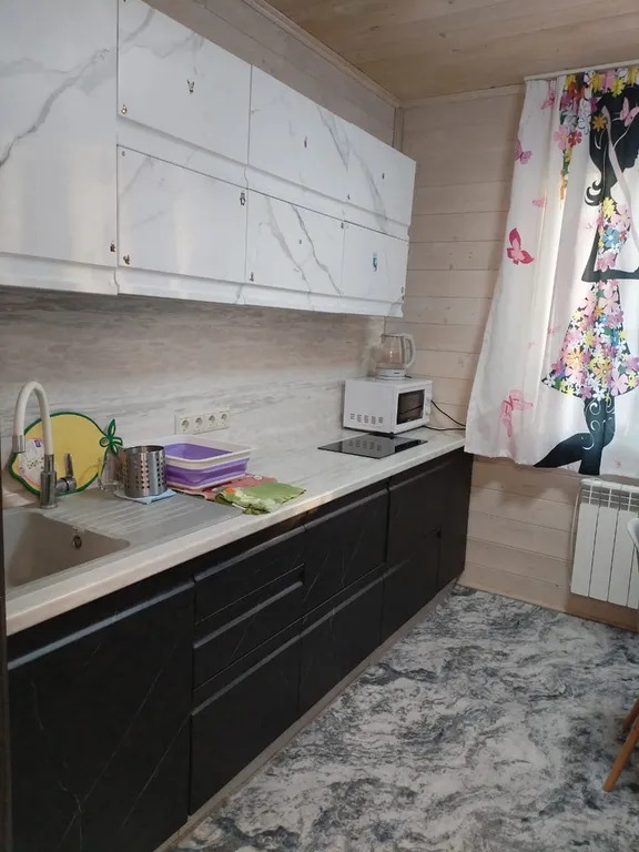 Дом с баней в тихом месте