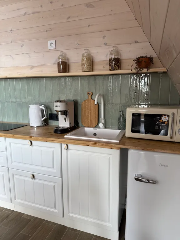 Домик на холме с видом на Байкал