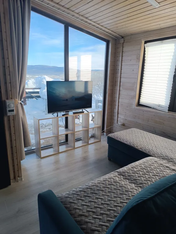 Дом в уединенном месте у леса с великолепным видом на горы