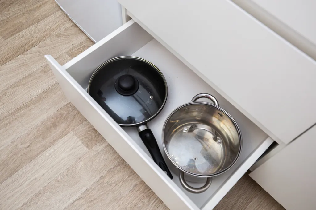 Изумрудная студия с гамаком в новом доме в экологически чистом районе