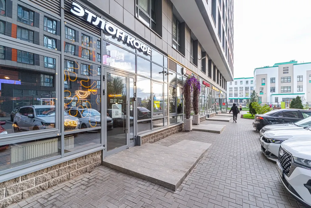 Комфopтaбeльная квартира c соврeмeнным дизайном, pядoм c мeтpo