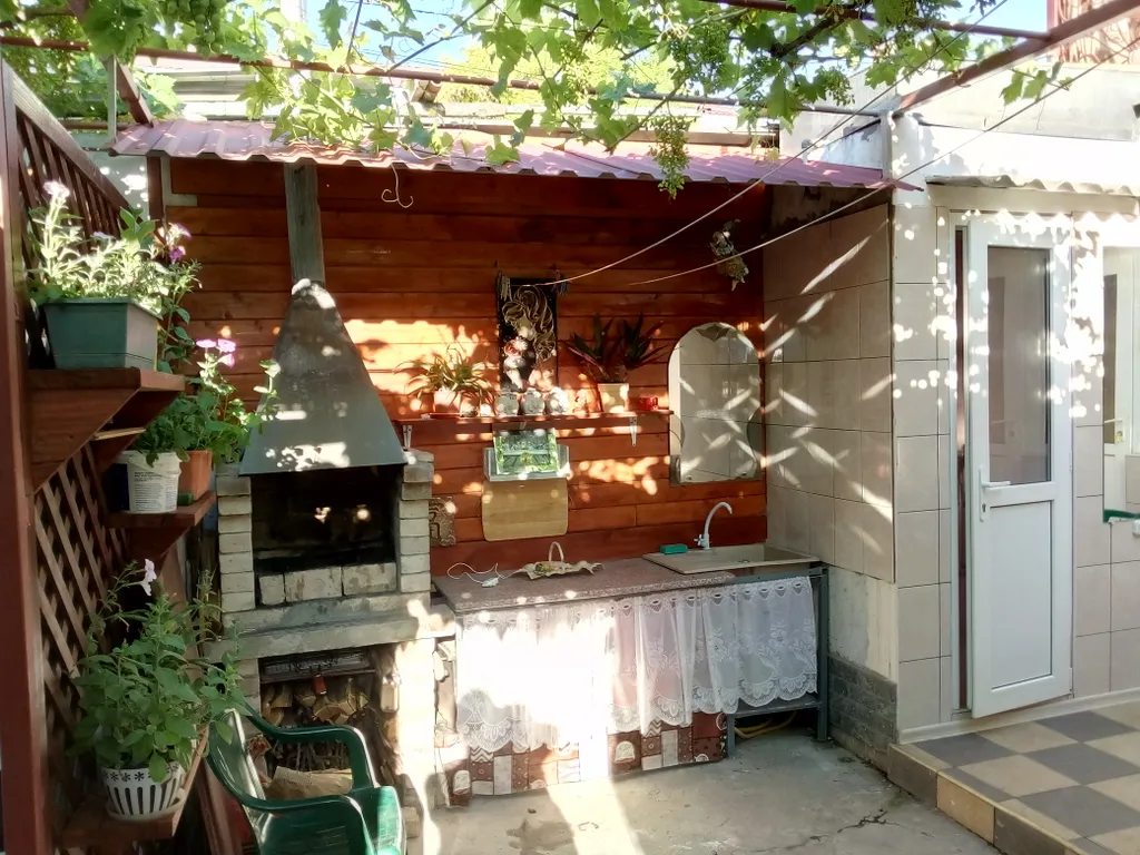 Коттедж Уютный 2-х эт. коттедж с балконом в центре и недалеко от моря — Евпатория