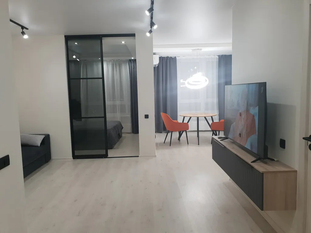 Уютная новая квартира с панорамными окнами